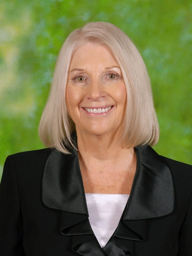 Mrs Robyn MacCulloch